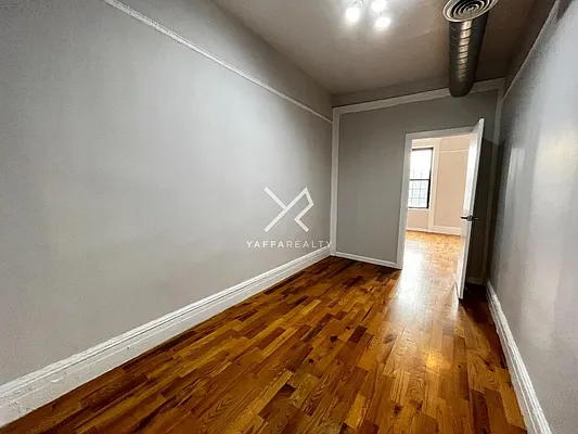 Rented by Yaffa Realty LLC | media 16