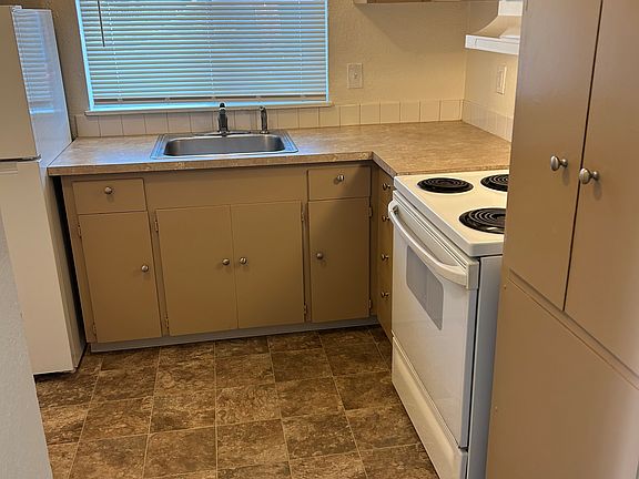 3rd image of 10112 13th Avenue Ct E