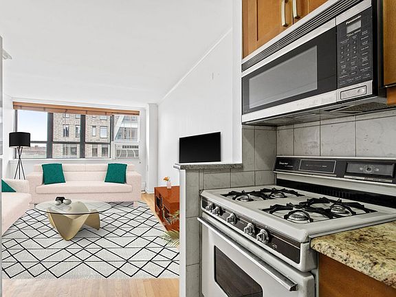 4th image of 301 Cathedral Pkwy #8V