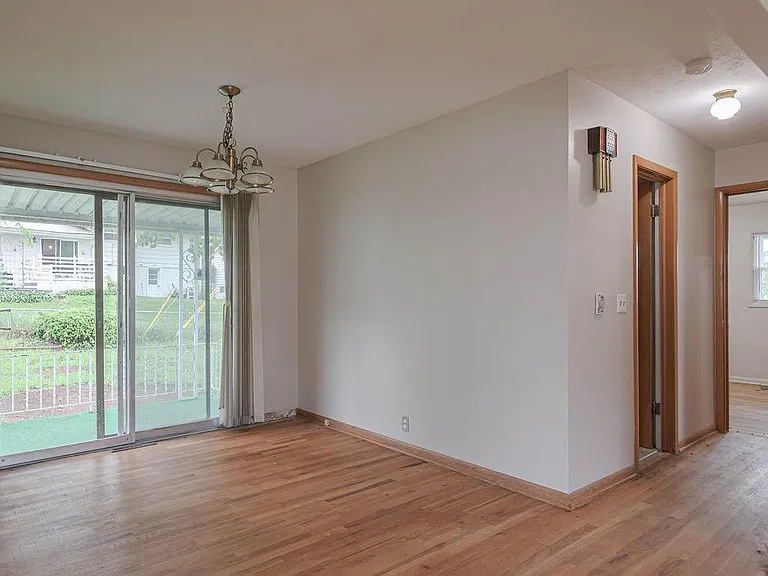 8209 Hillside Dr — Photo 10