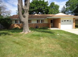 22 Evergreen Cir, Elk Grove Village, IL 60007