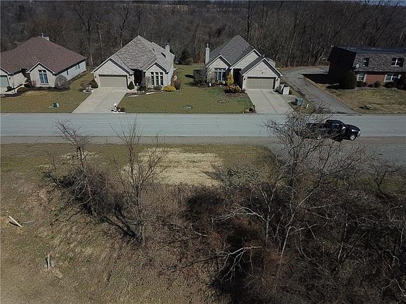 3rd image of Longvue Dr