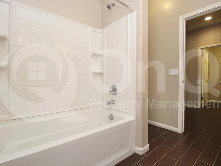 867 E Aberdeen Dr — Photo 21