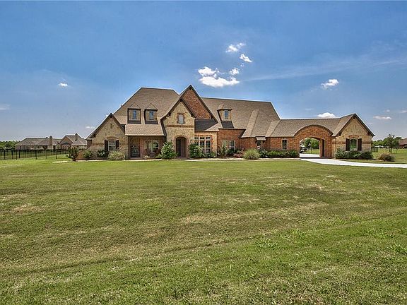 2nd image of 1007 N Bluffview Dr