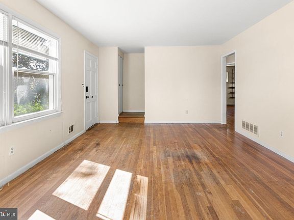 5th image of 114 Warren Rd