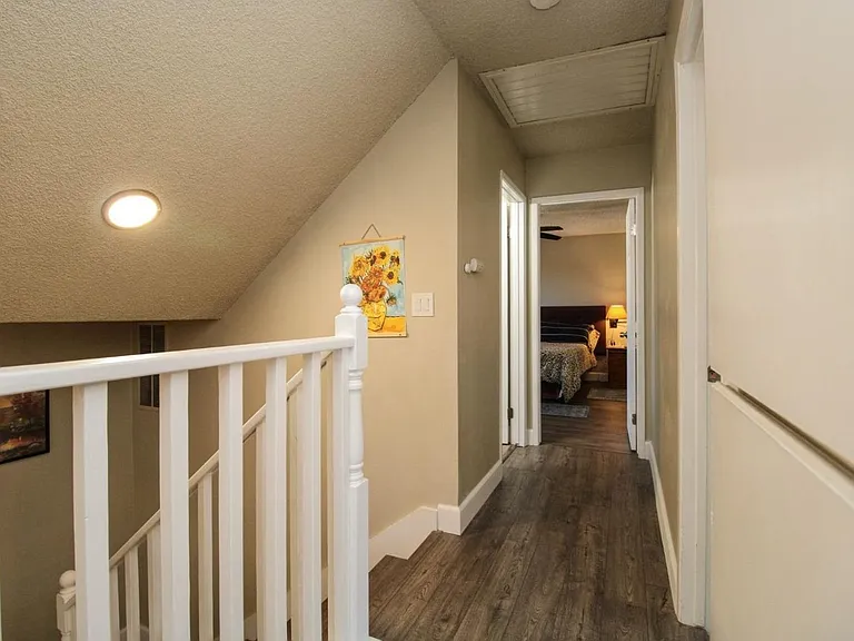 160 Kingswood Ave — Photo 7