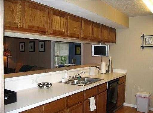 2nd image of 1389 Heatherwood Ln