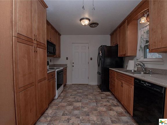 5th image of 1004 Pine Dr