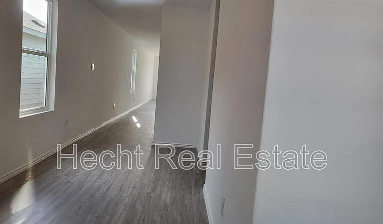 9137 Navarro Vis — Photo 7
