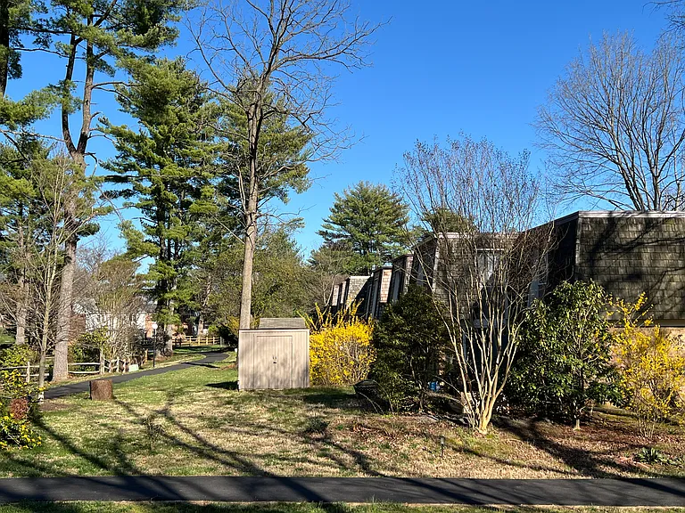 10569 Cambridge Ct — Photo 18