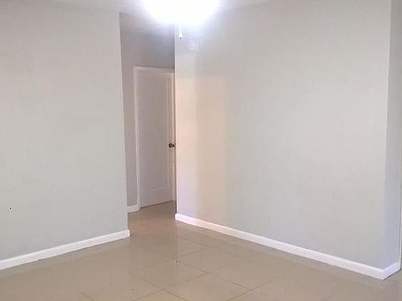 3rd image of 809 NW 15th Ter