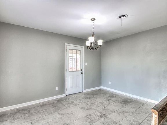 5th image of 1173 Arncliffe Dr