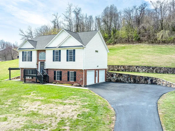 1687 Trinity Rd, Troutville, VA 24175