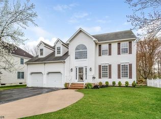 28 Haver Farm Rd, Clinton, NJ 08809