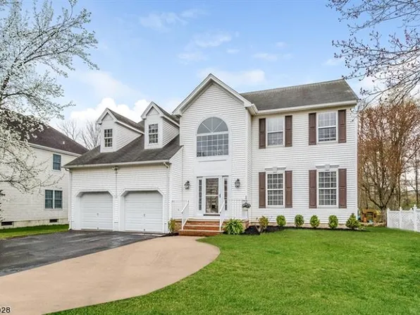 28 Haver Farm Rd, Clinton, NJ 08809