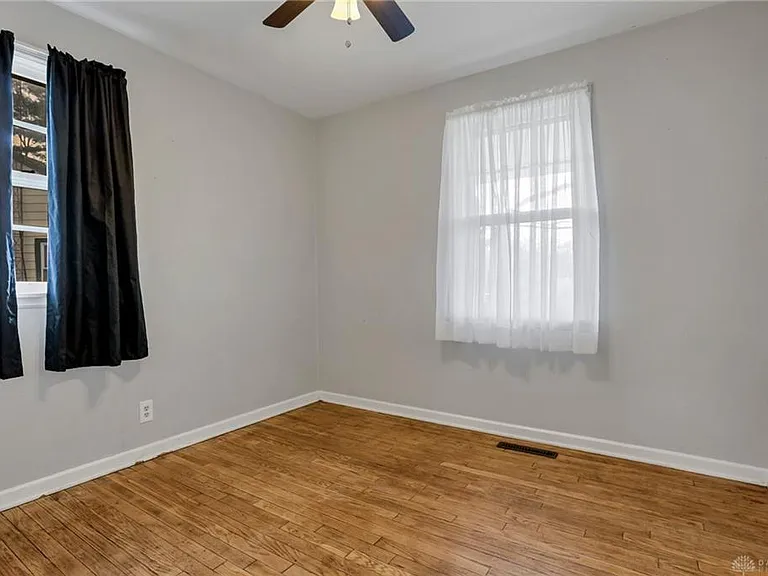 4415 Leacourt Dr — Photo 3