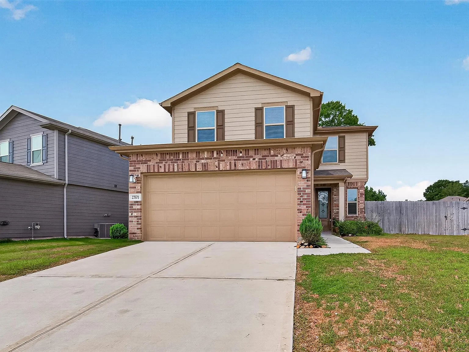 3 bed, 2.5 bath, 2350 sqft, $2,050 — Photo 1