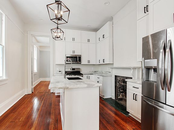 2nd image of 3025 Banks St