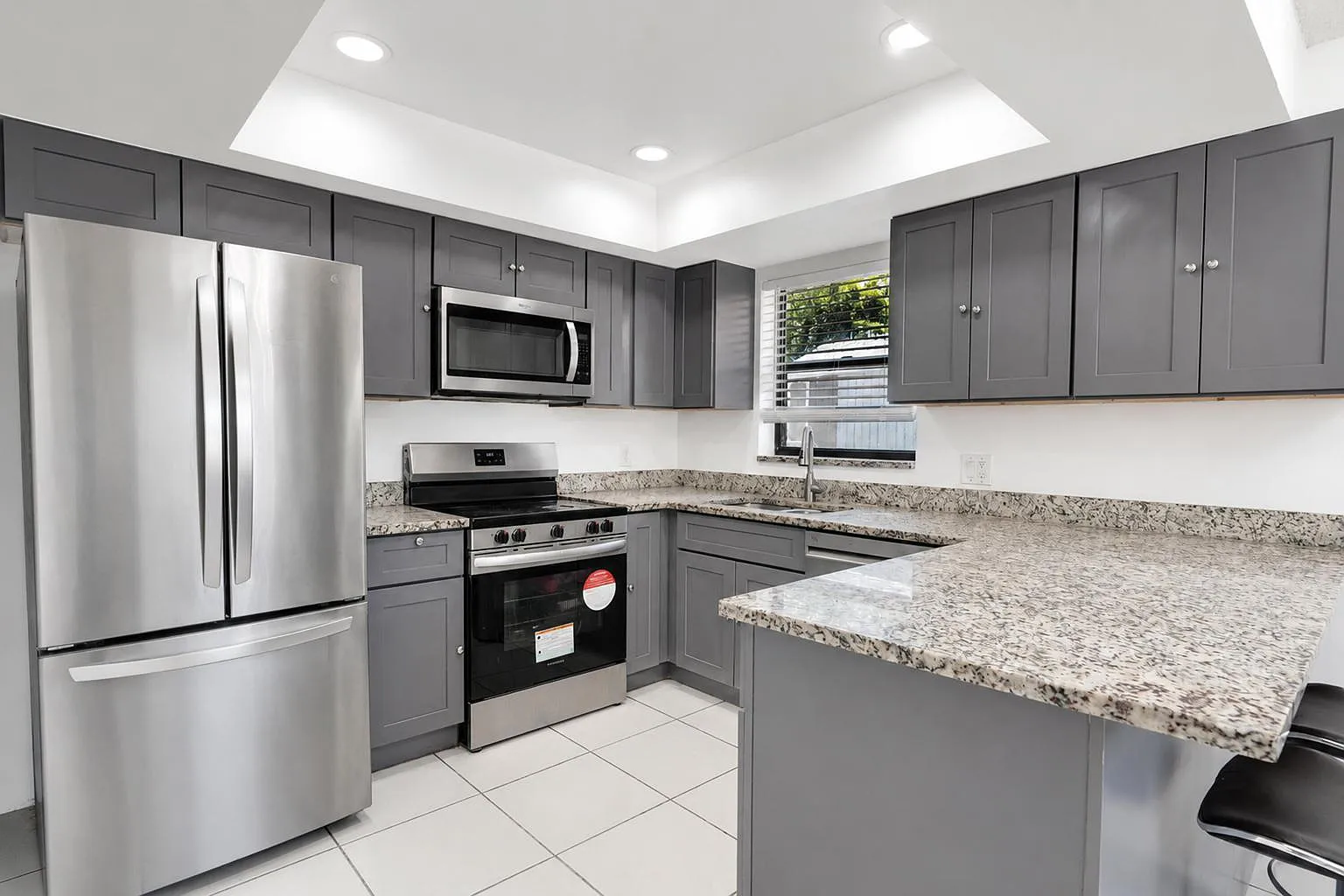 3 bed, 1225 sqft, $2,650 — Photo 2