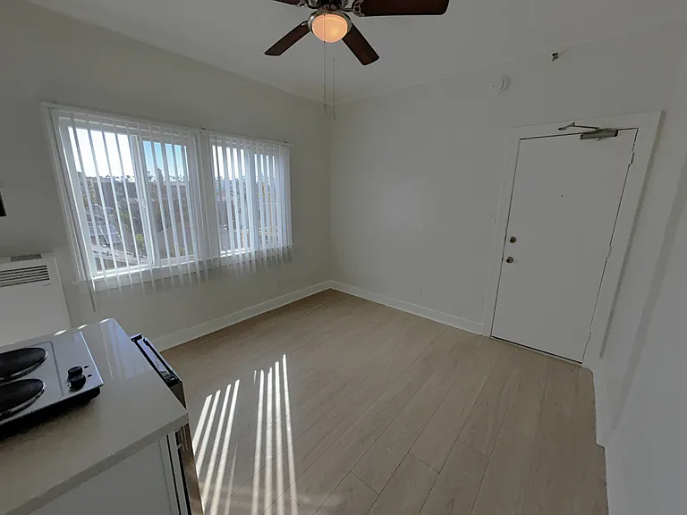 320 N Ardmore Ave #311 — Photo 6