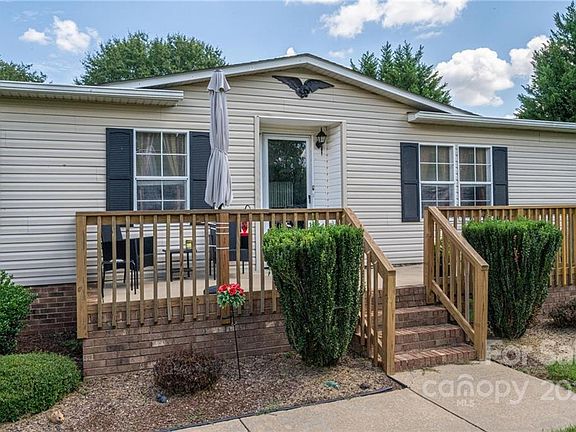 4th image of 135 Carolina Place Dr