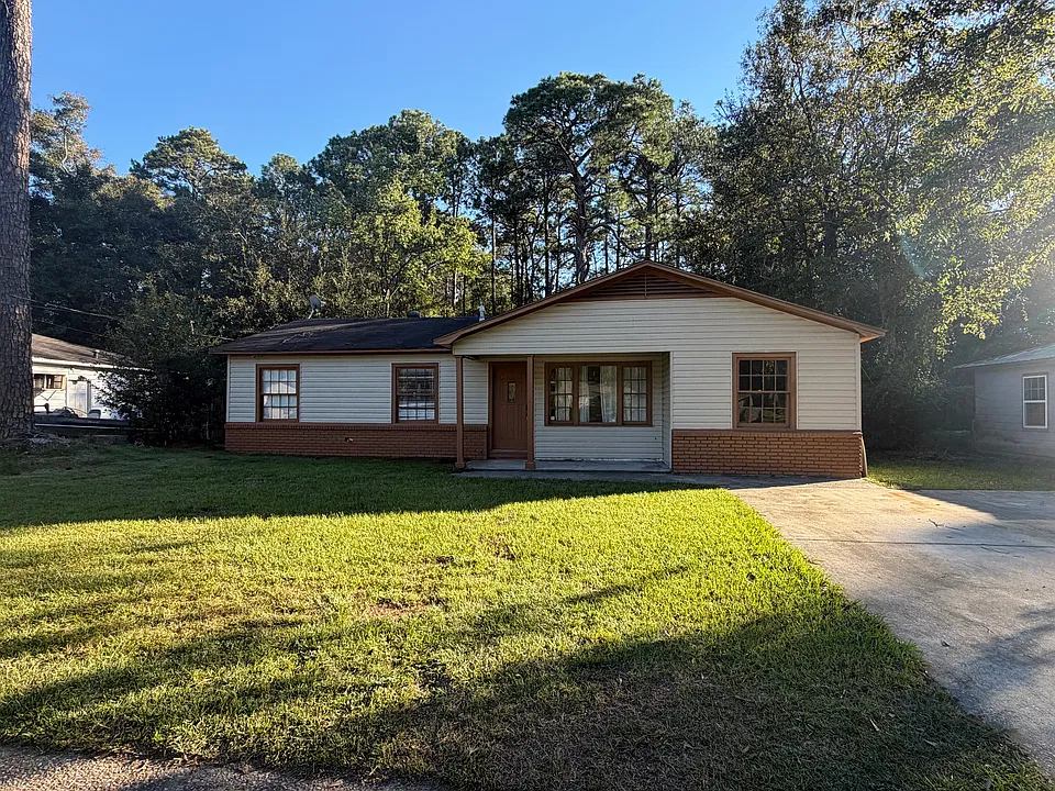 2525 Farnell Dr