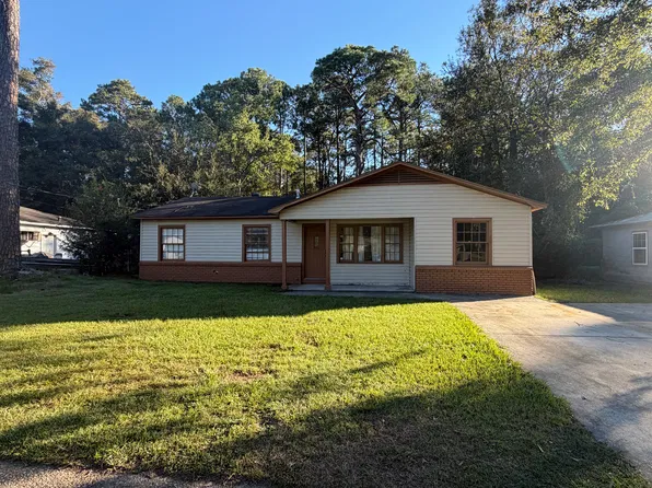 2525 Farnell Dr, Mobile, AL 36605