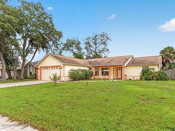 3rd image of 2265 Hickory Dr