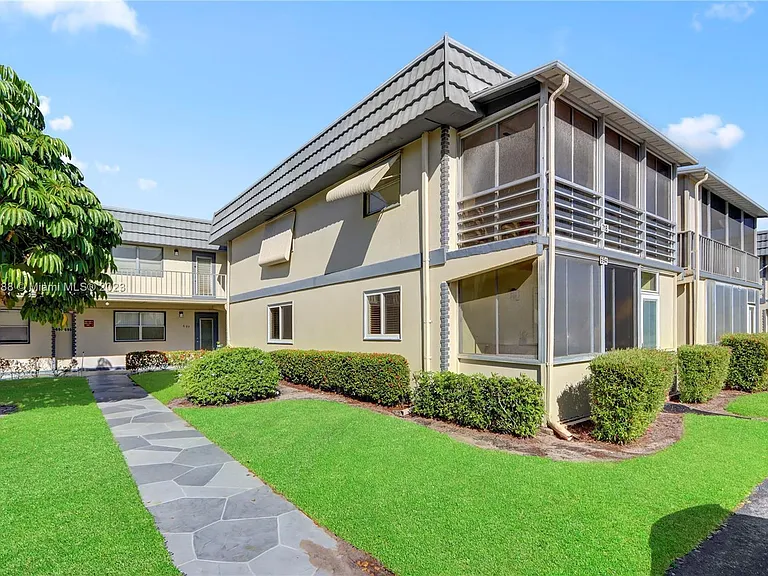 694 Brittany Park #O — Photo 18