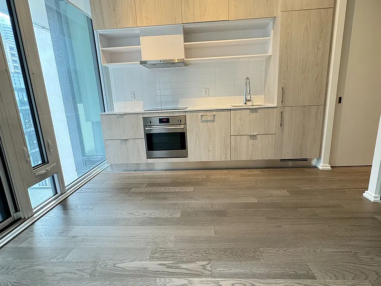 5 Soudan Ave #914 — Photo 24