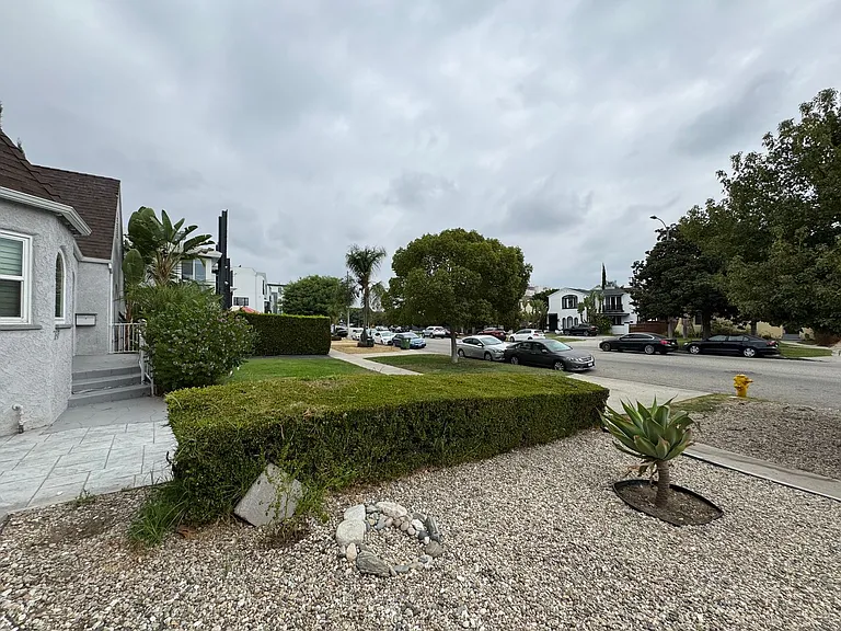 1855 S Redondo Blvd — Photo 3