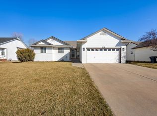 816 Country Ln, Newton, KS 67114