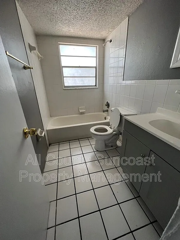 2 bed, 1.0 bath, $1,225 — Photo 3