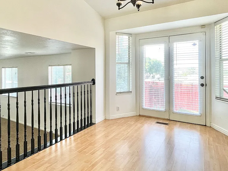 617 E Orangewood Ln — Photo 6
