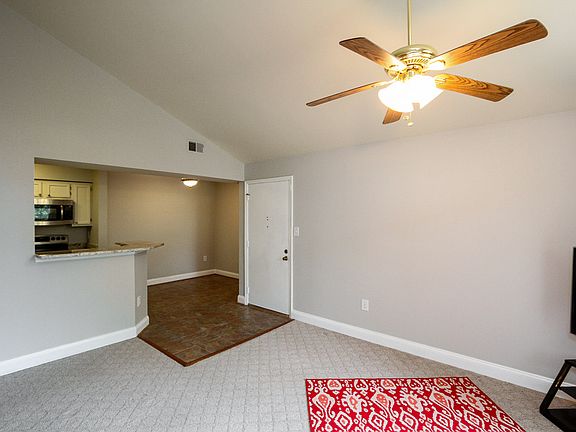 4th image of 6918 Victoria Dr Unit I