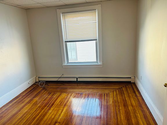 3rd image of 35 Fountain St