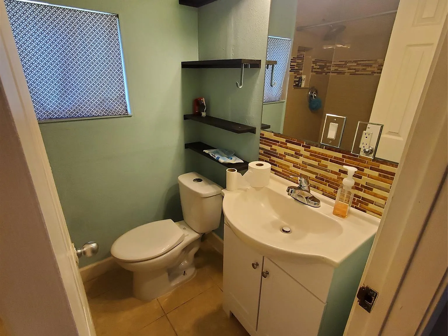 2 bed, 1.0 bath, 620 sqft, $1,200 — Photo 4