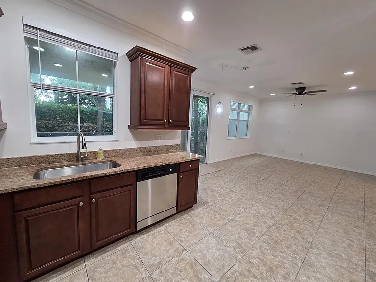 4507 Mediterranean Cir — Photo 6