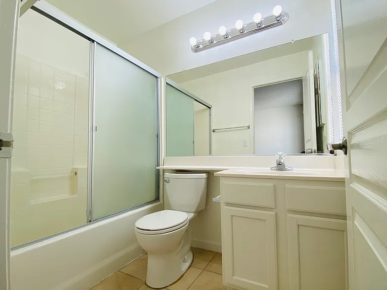 305 W Newby Ave #J — Photo 12