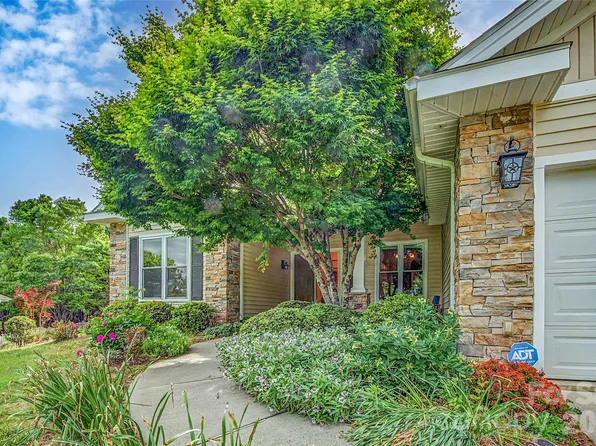 57 Talon Trail Ln, Etowah, NC 28729