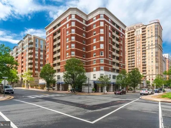 880 N Pollard St APT 222, Arlington, VA 22203