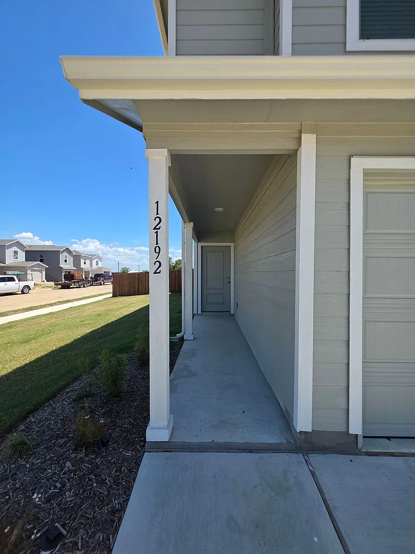 Charming New Build with Modern Layout 3 Bed, 3 Bath in Foree Ranch — Photo 3