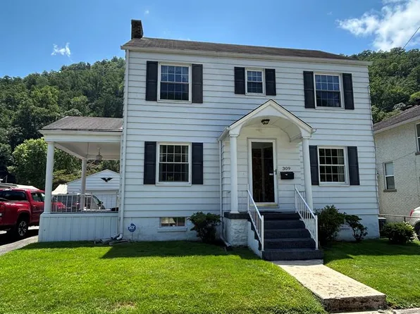 309 W McDonald Ave, Man, WV 25635