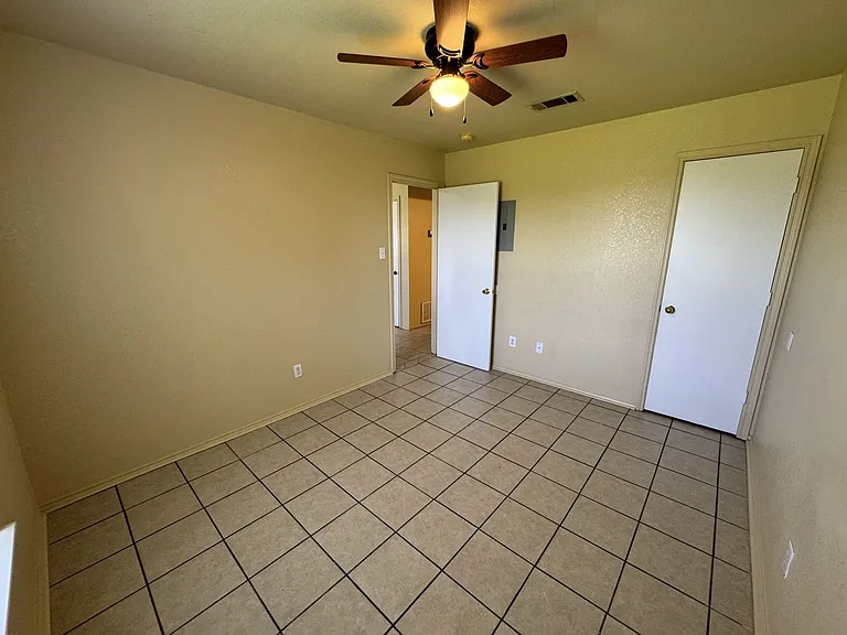 5702 Greengate Dr — Photo 11