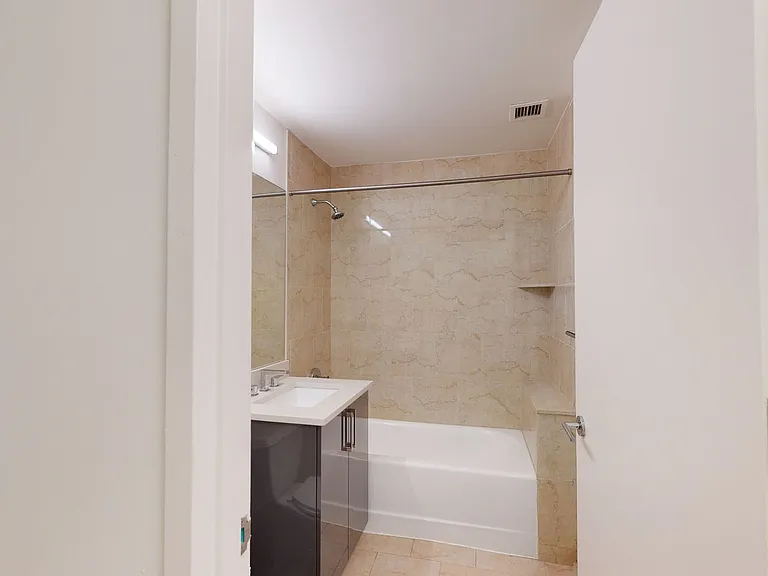 10 Hanover Square — Photo 111