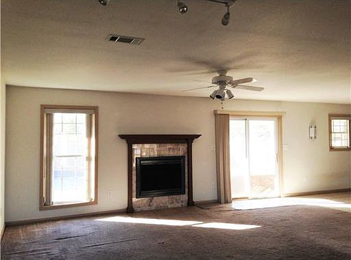 4th image of 16171 Kenwood Dr