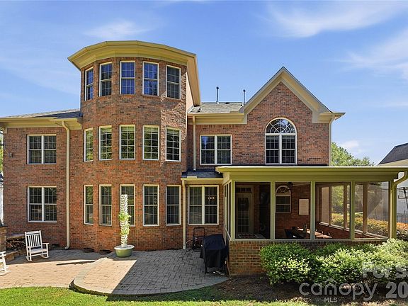 4th image of 28015 Villa Walk Ln
