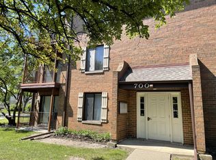 700 N Briar Hill Ln APT 1, Addison, IL