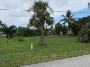 3015 Cussell Dr, Saint James City, FL 33956