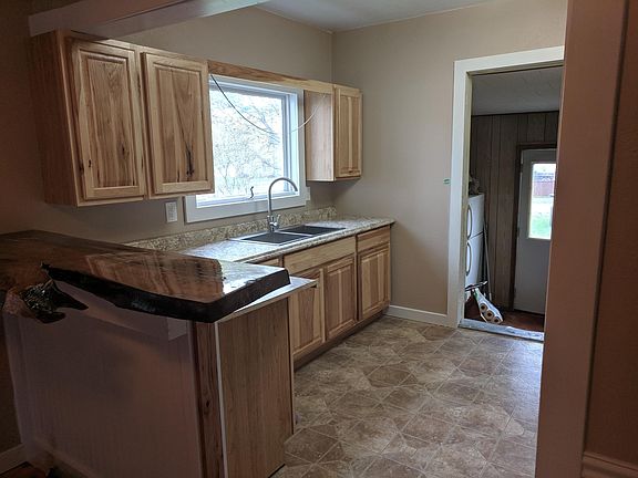 4th image of 303 W Avenue A